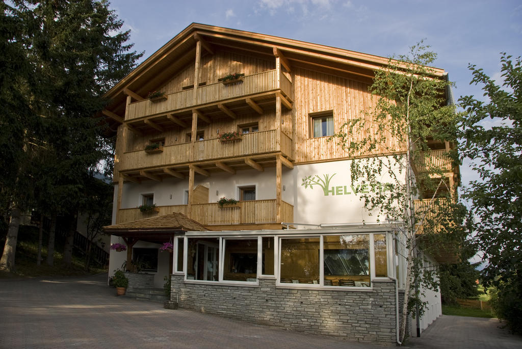 וילאבאסה Appartments Helvetia מראה חיצוני תמונה